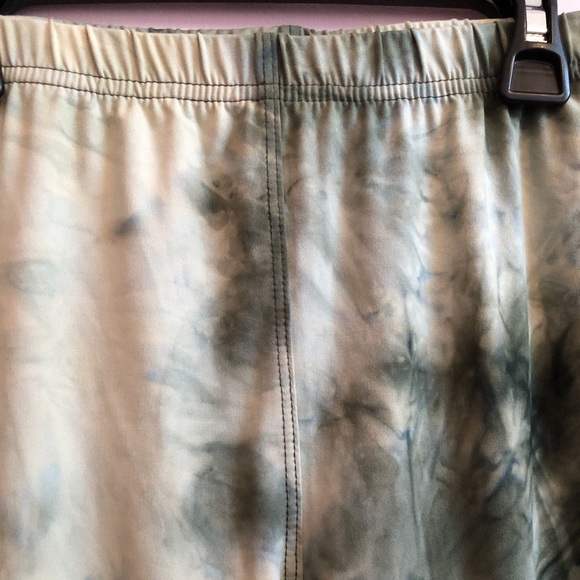 Tie-Dye Biker Shorts - Picture 4 of 7